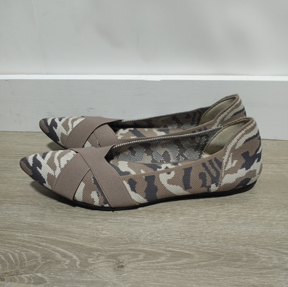 Steven by Steve Madden Stretch Tan Camo Pointed Toe Ballet Flats Size 9 - Picture 3 of 6